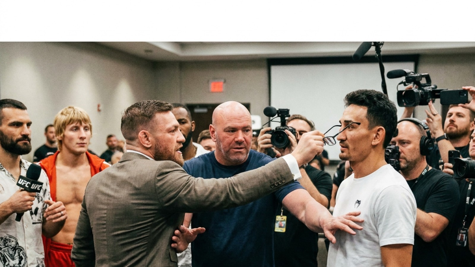 Конор Макгрегор на пресс-конференции UFC